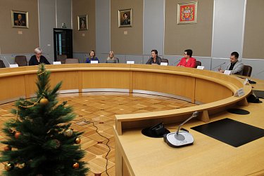 «Оренбургским девушкам в шинелях…»